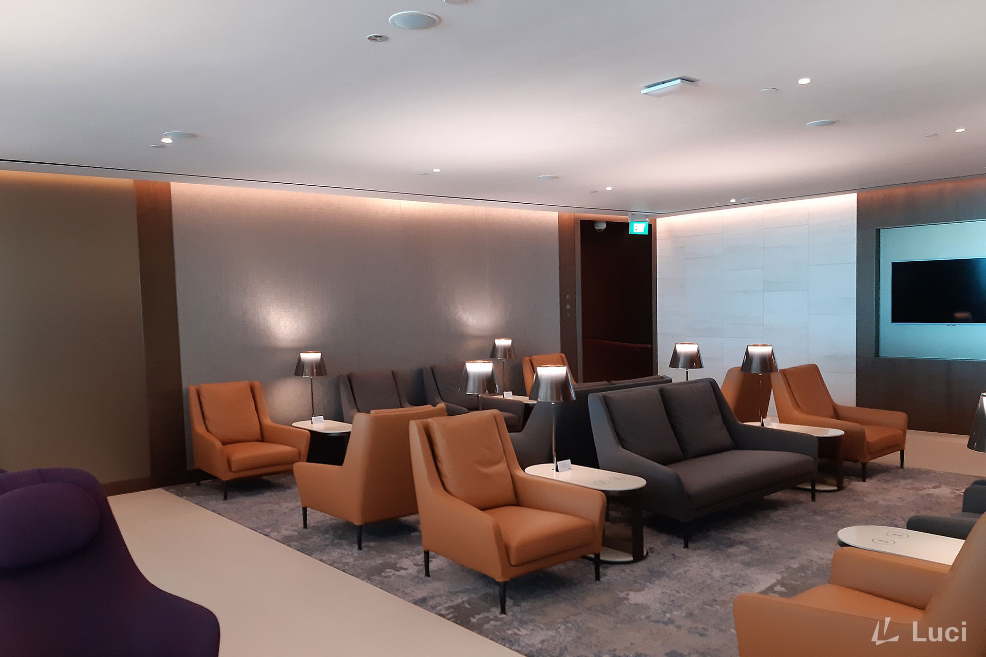 Qatar Airways Lounge A&A (T1)